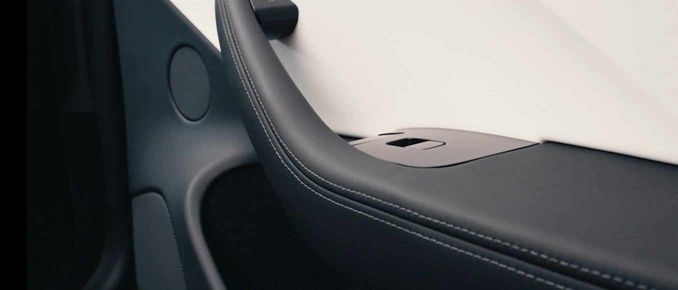 Tesla Model 3 官方车门储物空间图